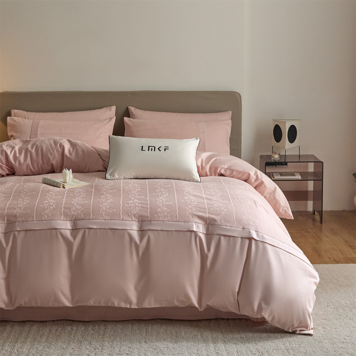 91家纺网 家纺一手货源 找家纺 蓝米卡夫 2026春季新款-100S全棉亮面提花贡缎长绒棉拼接款（礼盒） 浪漫情缘-唯美粉