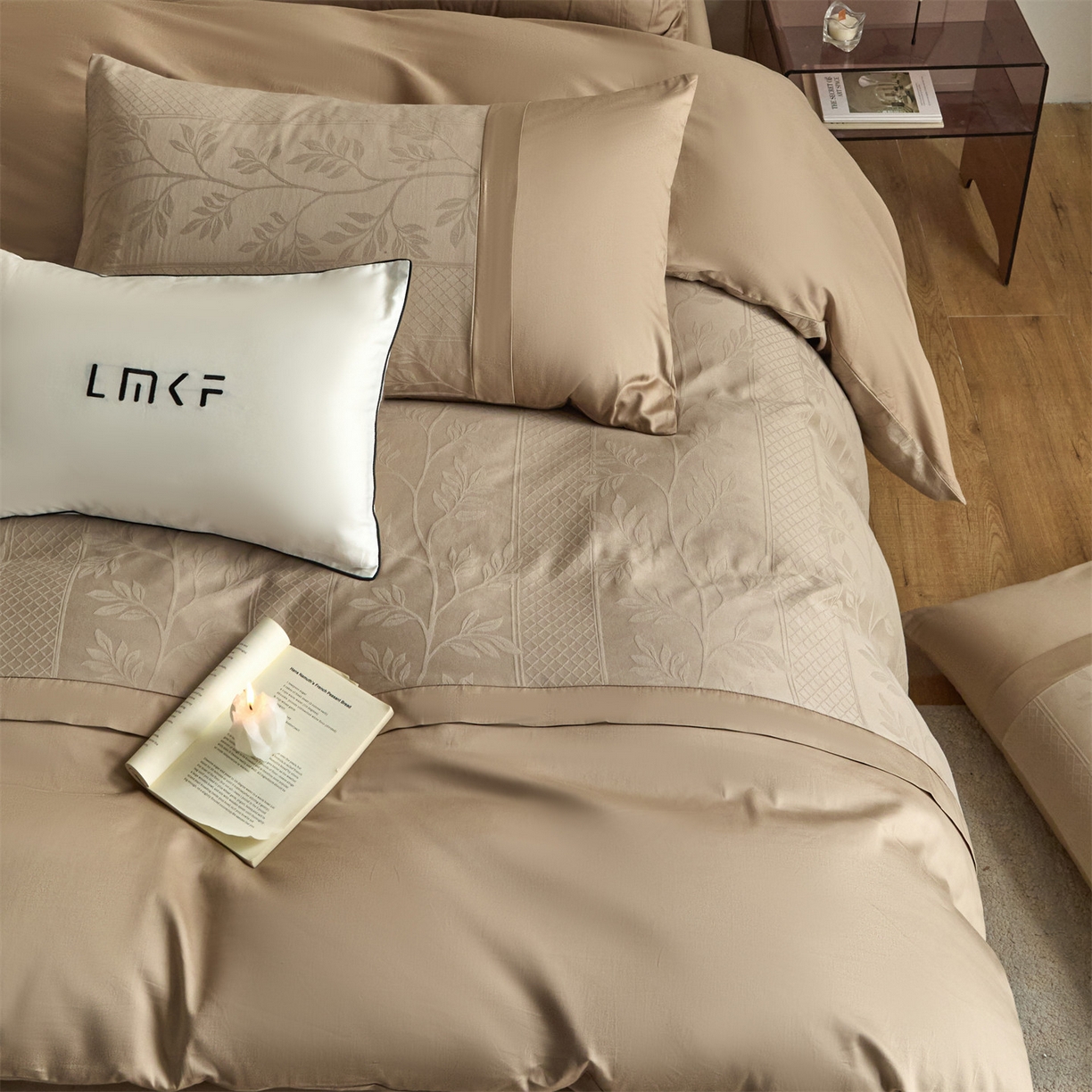 91家纺网 家纺一手货源 找家纺 蓝米卡夫 2026春季新款-100S全棉亮面提花贡缎长绒棉拼接款（礼盒） 芊芊叶语-金属灰