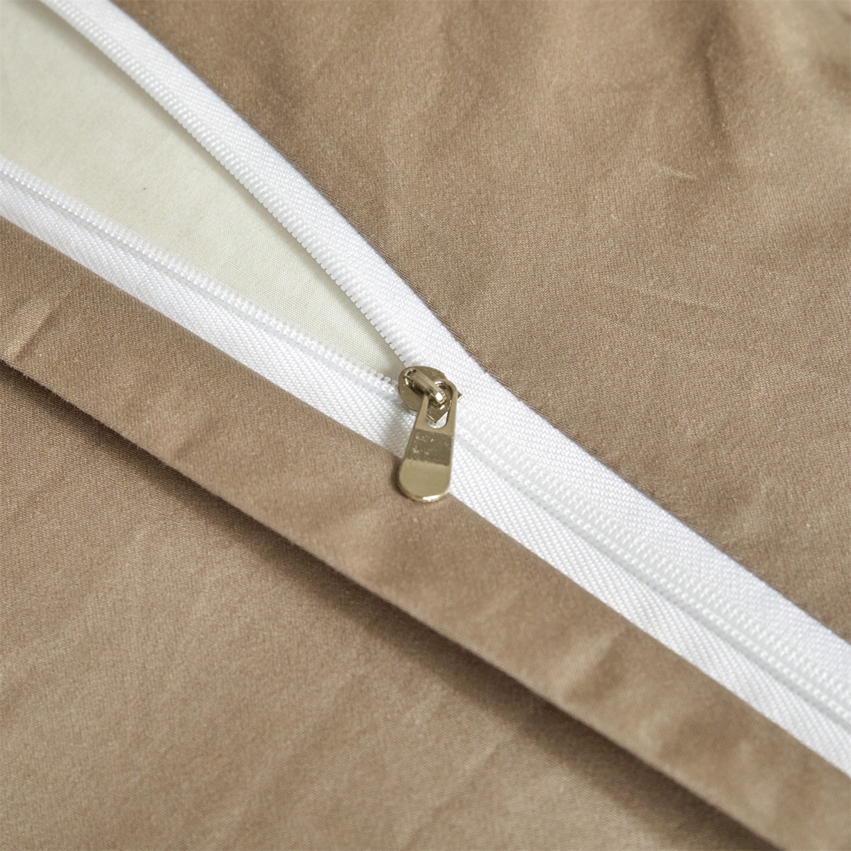 91家纺网 家纺一手货源 找家纺 蓝米卡夫 2026春季新款-100S全棉亮面提花贡缎长绒棉拼接款（礼盒） 芊芊叶语-金属灰