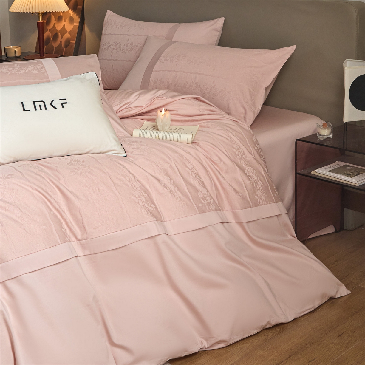 91家纺网 家纺一手货源 找家纺 蓝米卡夫 2026春季新款-100S全棉亮面提花贡缎长绒棉拼接款（礼盒） 浪漫情缘-唯美粉