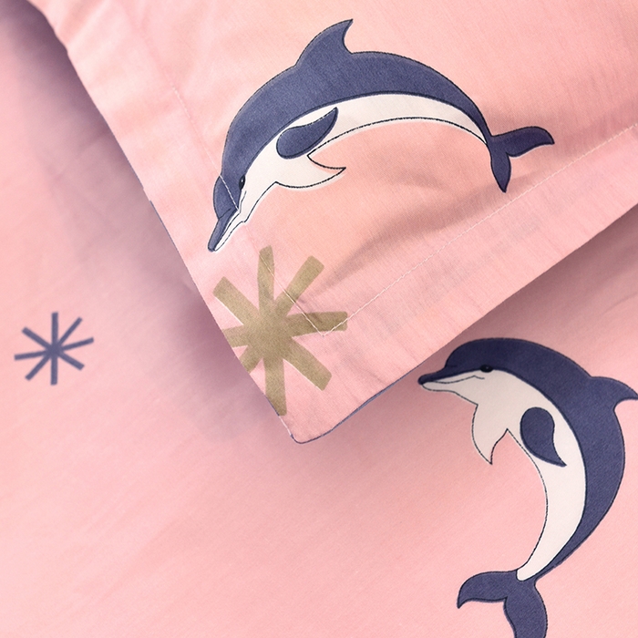 91家纺网 家纺一手货源 找家纺 朵希曼 2026新款全棉13372学生三件套系列 海豚-粉