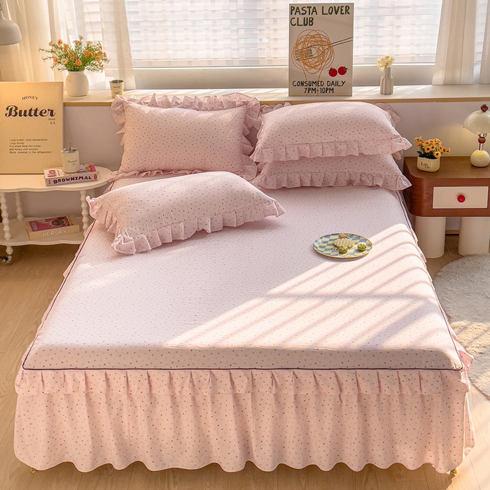 91家纺网 家纺一手货源 找家纺 优家居 2026新款精仿棉夹棉床裙四件套水洗棉韩版公主风花边床裙被套直播外贸定制 丝丝心动