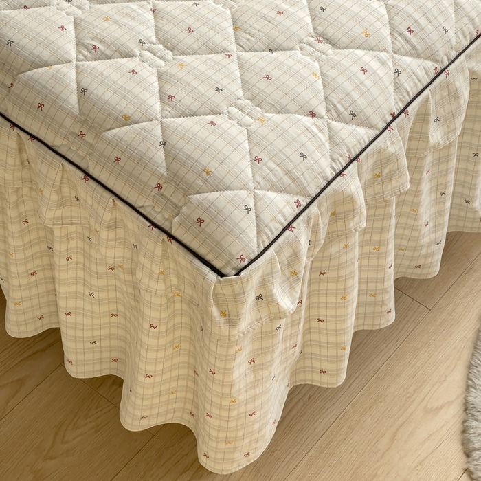 91家纺网 家纺一手货源 找家纺 优家居 2026新款精仿棉夹棉床裙四件套水洗棉韩版公主风花边床裙被套直播外贸定制 北岛之恋