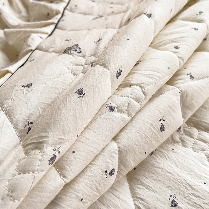 91家纺网 家纺一手货源 找家纺 优家居 2026新款精仿棉夹棉床裙四件套水洗棉韩版公主风花边床裙被套直播外贸定制 蝶舞翩翩