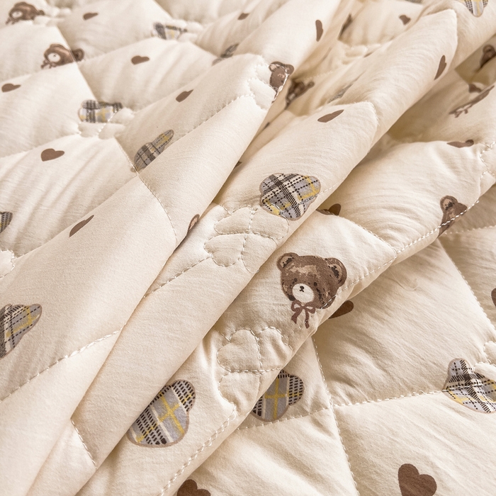 91家纺网 家纺一手货源 找家纺 优家居 2026新款精仿棉夹棉床裙四件套水洗棉韩版公主风花边床裙被套直播外贸定制 爱心熊