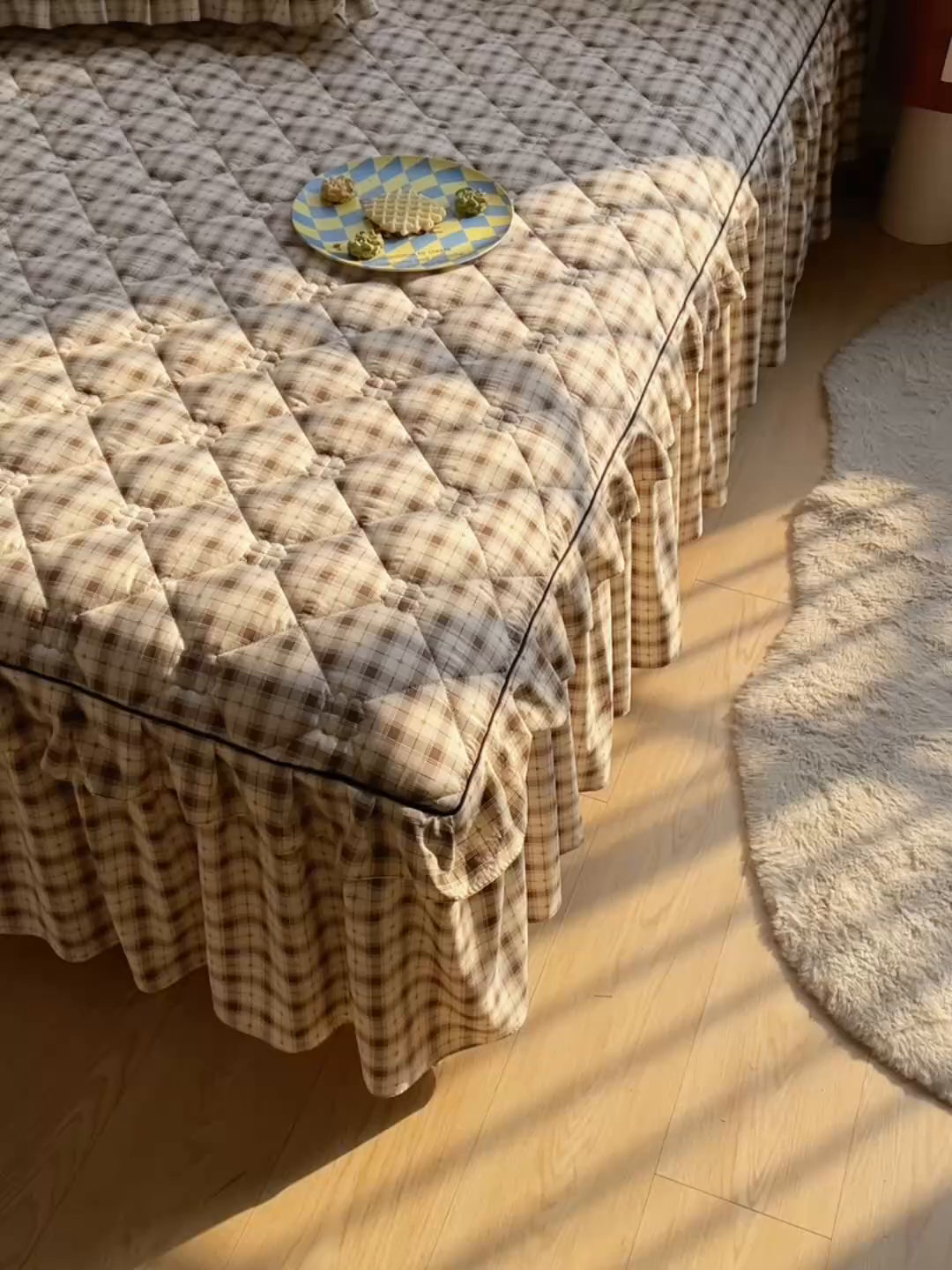 91家纺网 家纺一手货源 找家纺 优家居 2026新款精仿棉夹棉床裙四件套水洗棉韩版公主风花边床裙被套直播外贸定制 星尚