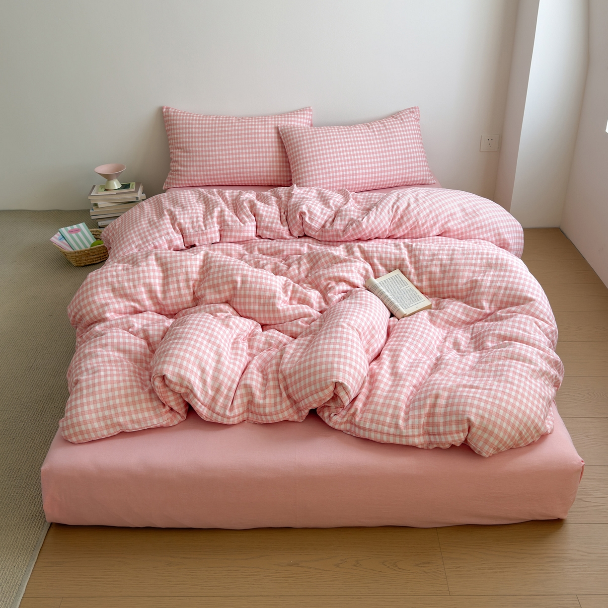 91家纺网 家纺一手货源 找家纺 玖弘家居 2026新款全棉双层纱格子四件套（默认格子枕套） 蔷薇粉