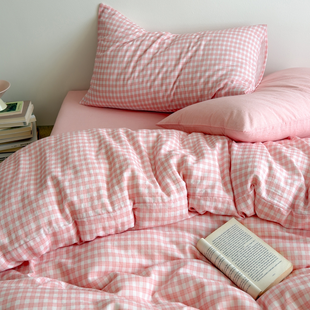 91家纺网 家纺一手货源 找家纺 玖弘家居 2026新款全棉双层纱格子四件套（默认格子枕套） 蔷薇粉