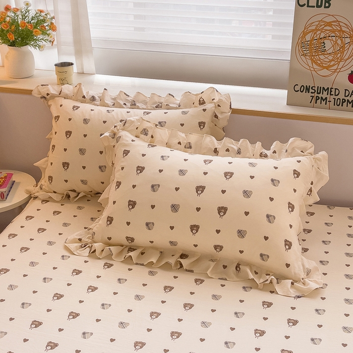 91家纺网 家纺一手货源 找家纺 优家居 2026新款精仿棉床裙三件套水洗棉韩版公主风花边床裙直播外贸定制 爱心熊