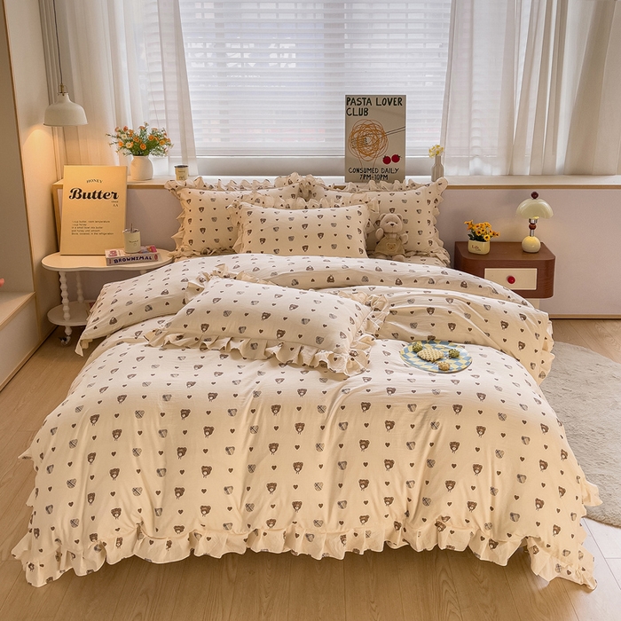 91家纺网 家纺一手货源 找家纺 优家居 2026新款精仿棉床裙三件套水洗棉韩版公主风花边床裙直播外贸定制 爱心熊