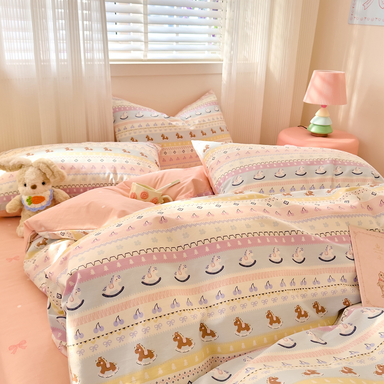 91家纺网 家纺一手货源 找家纺 DoDo 兜兜 2026春夏新款全棉纯棉可爱卡通四件套 彩虹小马驹