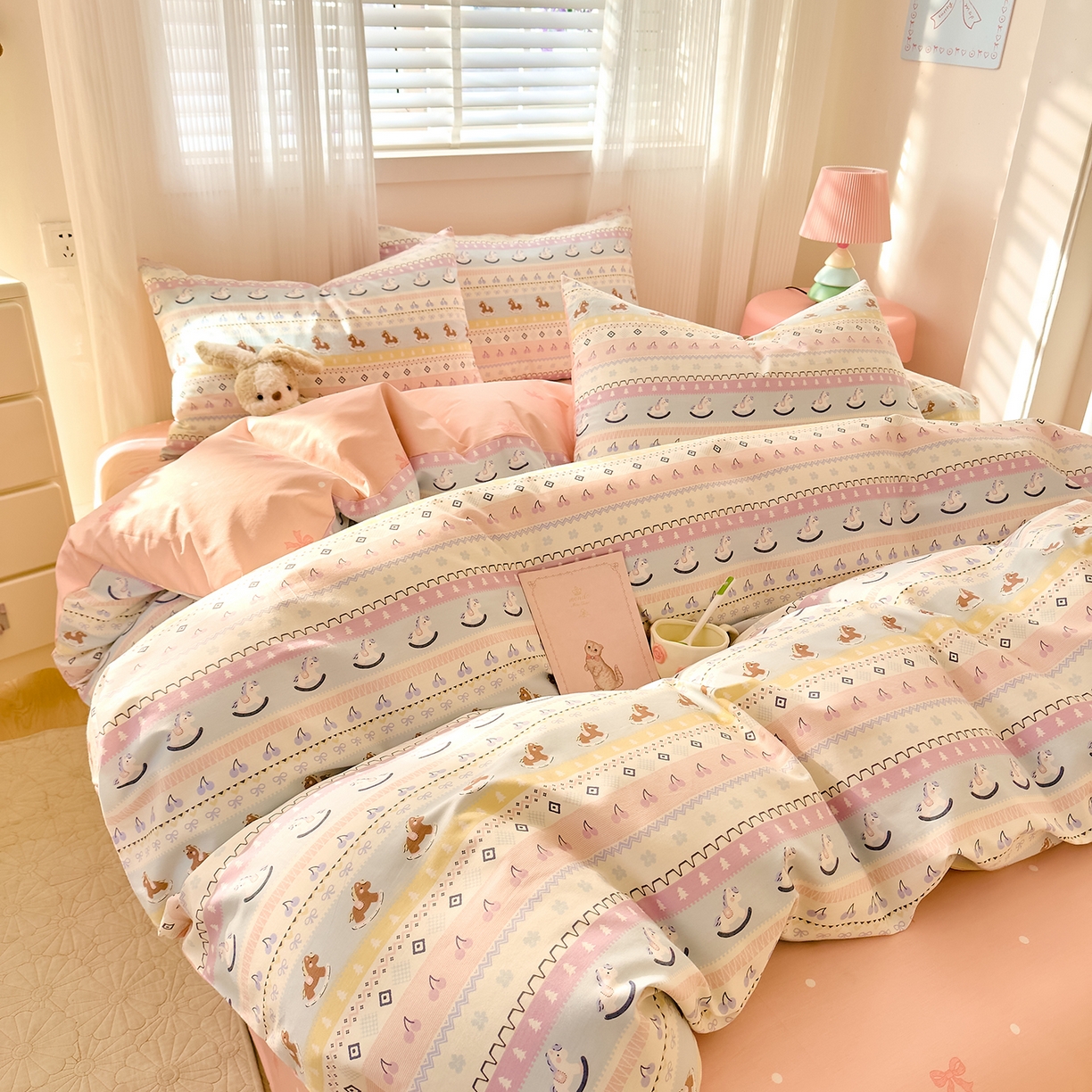 91家纺网 家纺一手货源 找家纺 DoDo 兜兜 2026春夏新款全棉纯棉可爱卡通四件套 彩虹小马驹