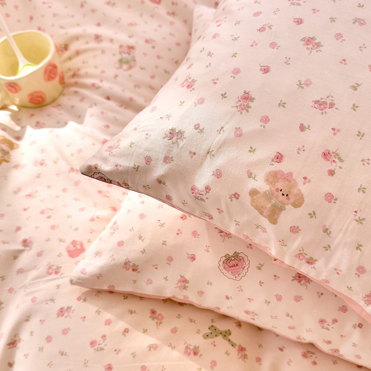 91家纺网 家纺一手货源 找家纺 DoDo 兜兜 2026春夏新款全棉纯棉可爱卡通四件套 软软熊与欢欢狗