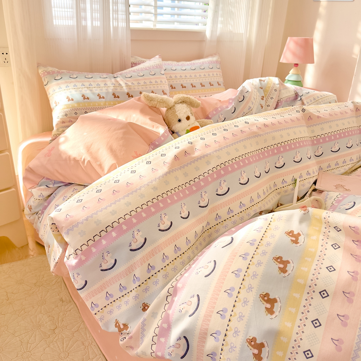 91家纺网 家纺一手货源 找家纺 DoDo 兜兜 2026春夏新款全棉纯棉可爱卡通四件套 彩虹小马驹