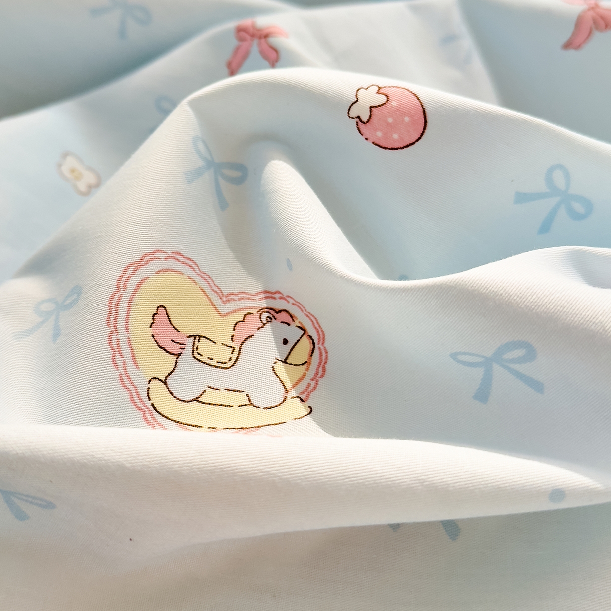 91家纺网 家纺一手货源 找家纺 DoDo 兜兜 2026春夏新款全棉纯棉可爱卡通四件套 草莓小马-蓝