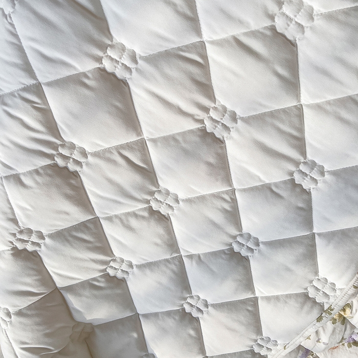 91家纺网 家纺一手货源 找家纺 优家居 2026新款精仿棉夹棉床裙三件套水洗棉韩版公主风花边床裙直播外贸定制 海芋恋