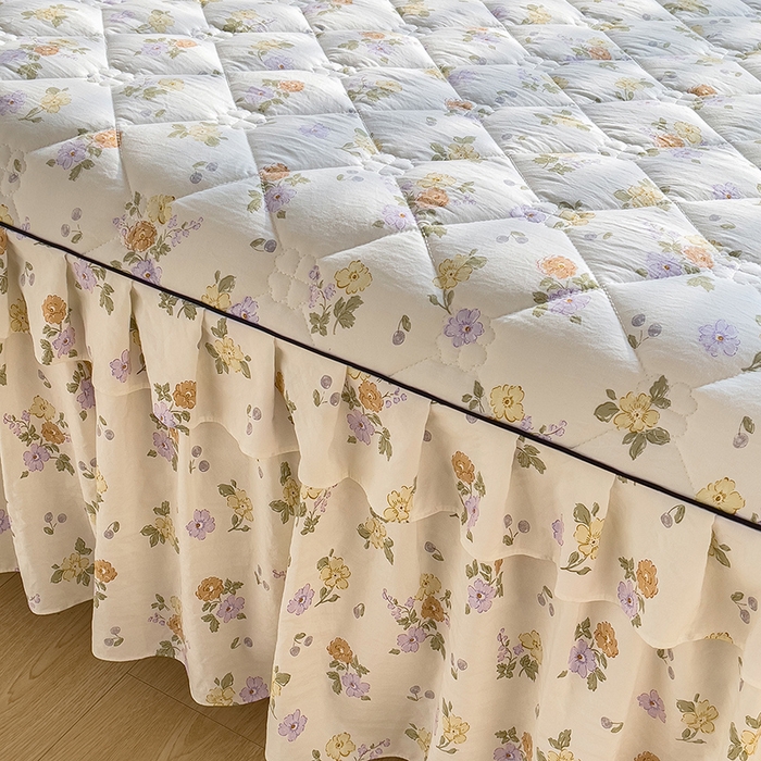 91家纺网 家纺一手货源 找家纺 优家居 2026新款精仿棉夹棉床裙三件套水洗棉韩版公主风花边床裙直播外贸定制 海芋恋