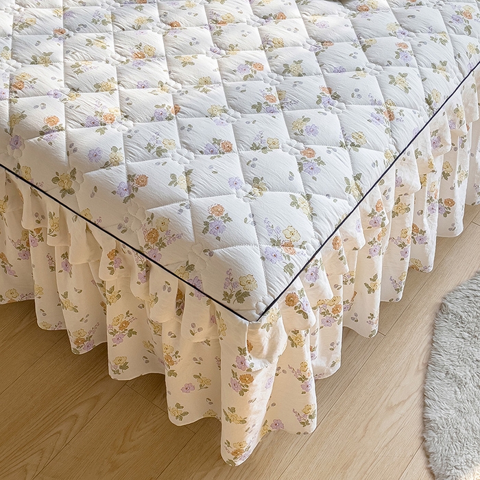 91家纺网 家纺一手货源 找家纺 优家居 2026新款精仿棉夹棉床裙三件套水洗棉韩版公主风花边床裙直播外贸定制 海芋恋