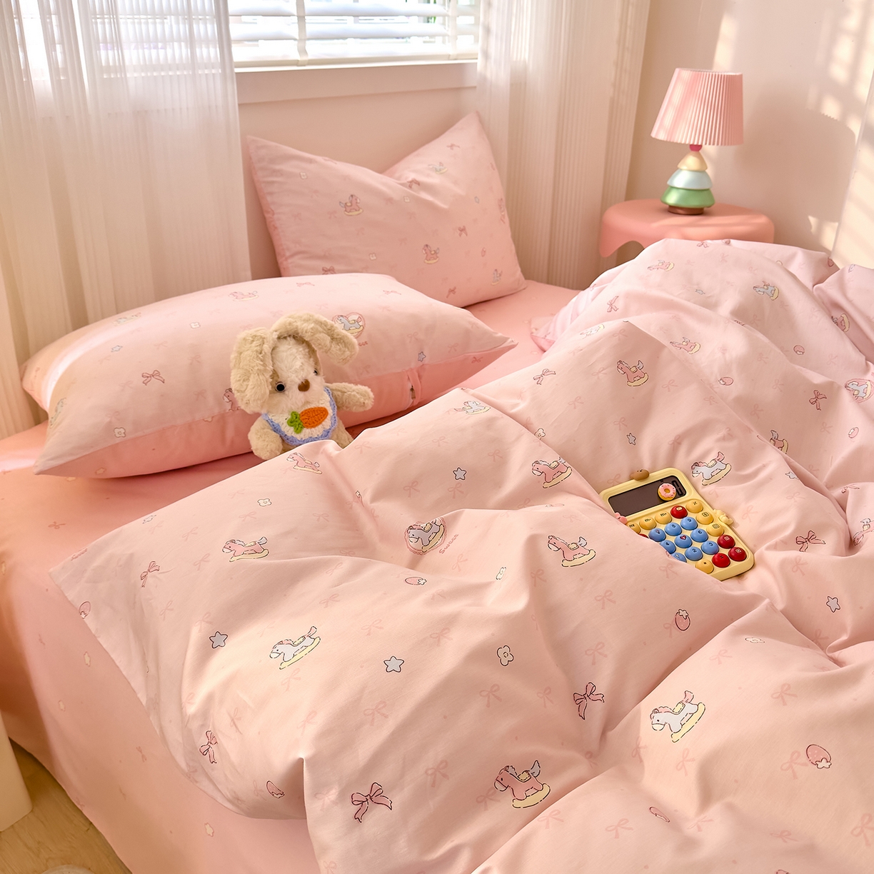 91家纺网 家纺一手货源 找家纺 DoDo 兜兜 2026春夏新款全棉纯棉可爱卡通四件套 草莓小马-粉