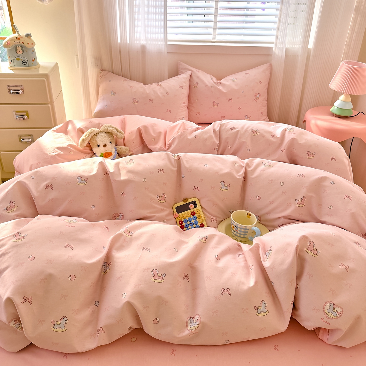 91家纺网 家纺一手货源 找家纺 DoDo 兜兜 2026春夏新款全棉纯棉可爱卡通四件套 草莓小马-粉