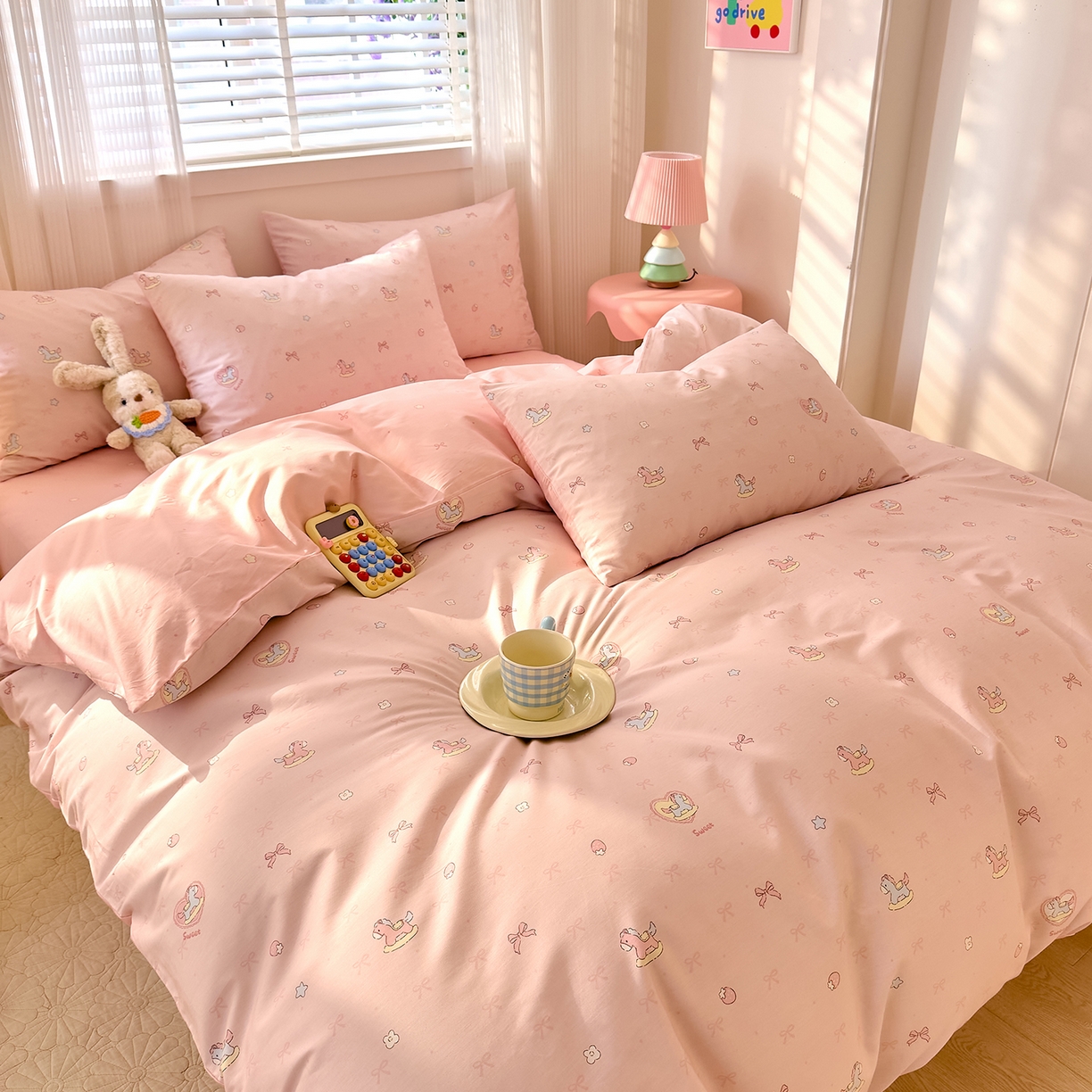 91家纺网 家纺一手货源 找家纺 DoDo 兜兜 2026春夏新款全棉纯棉可爱卡通四件套 草莓小马-粉