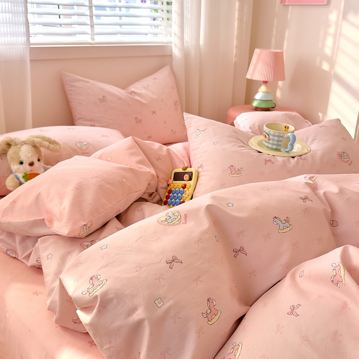 91家纺网 家纺一手货源 找家纺 DoDo 兜兜 2026春夏新款全棉纯棉可爱卡通四件套 草莓小马-粉