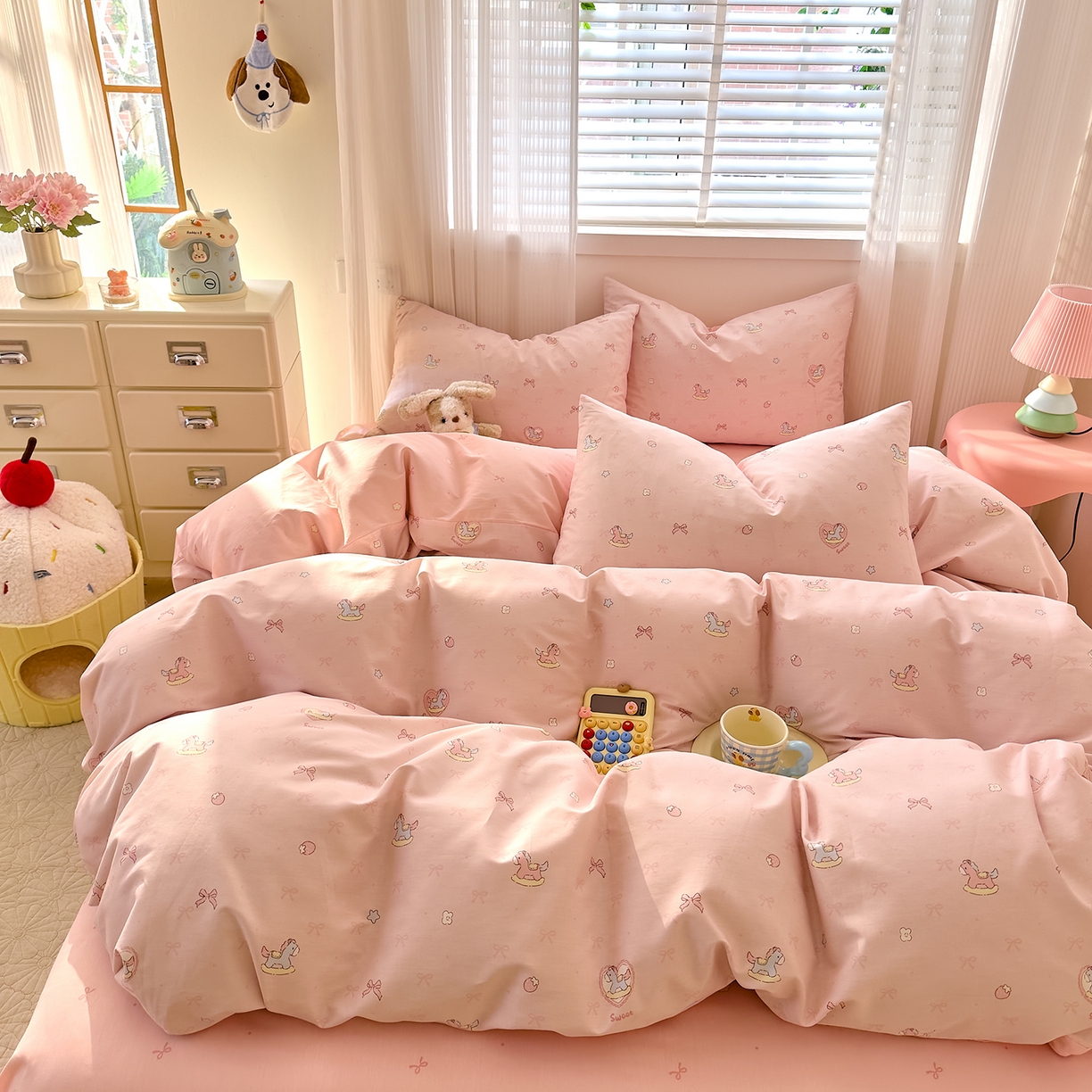 91家纺网 家纺一手货源 找家纺 DoDo 兜兜 2026春夏新款全棉纯棉可爱卡通四件套 草莓小马-粉