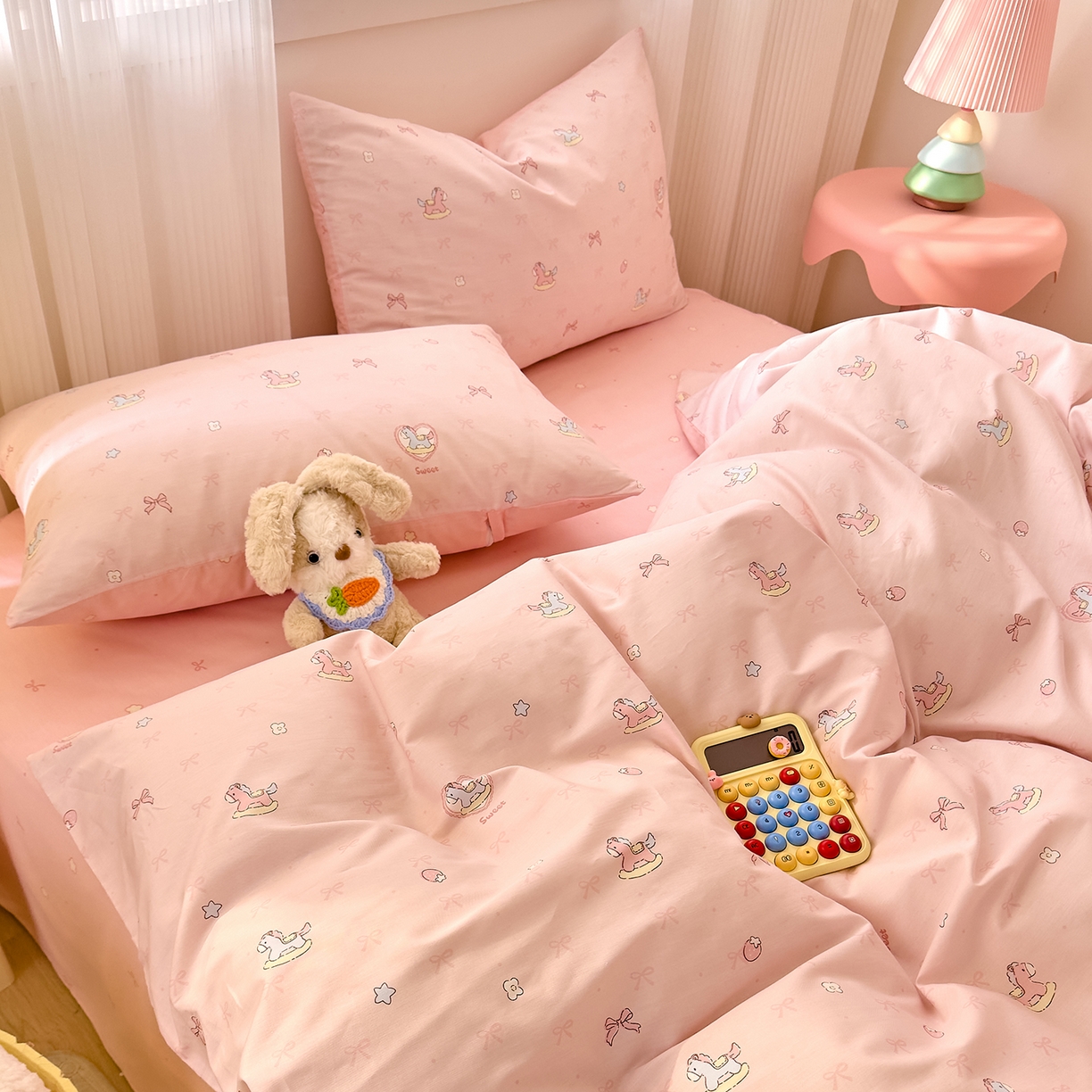 91家纺网 家纺一手货源 找家纺 DoDo 兜兜 2026春夏新款全棉纯棉可爱卡通四件套 草莓小马-粉