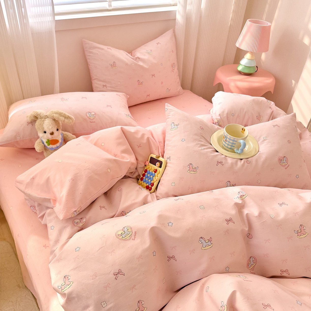 91家纺网 家纺一手货源 找家纺 DoDo 兜兜 2026春夏新款全棉纯棉可爱卡通四件套 草莓小马-粉