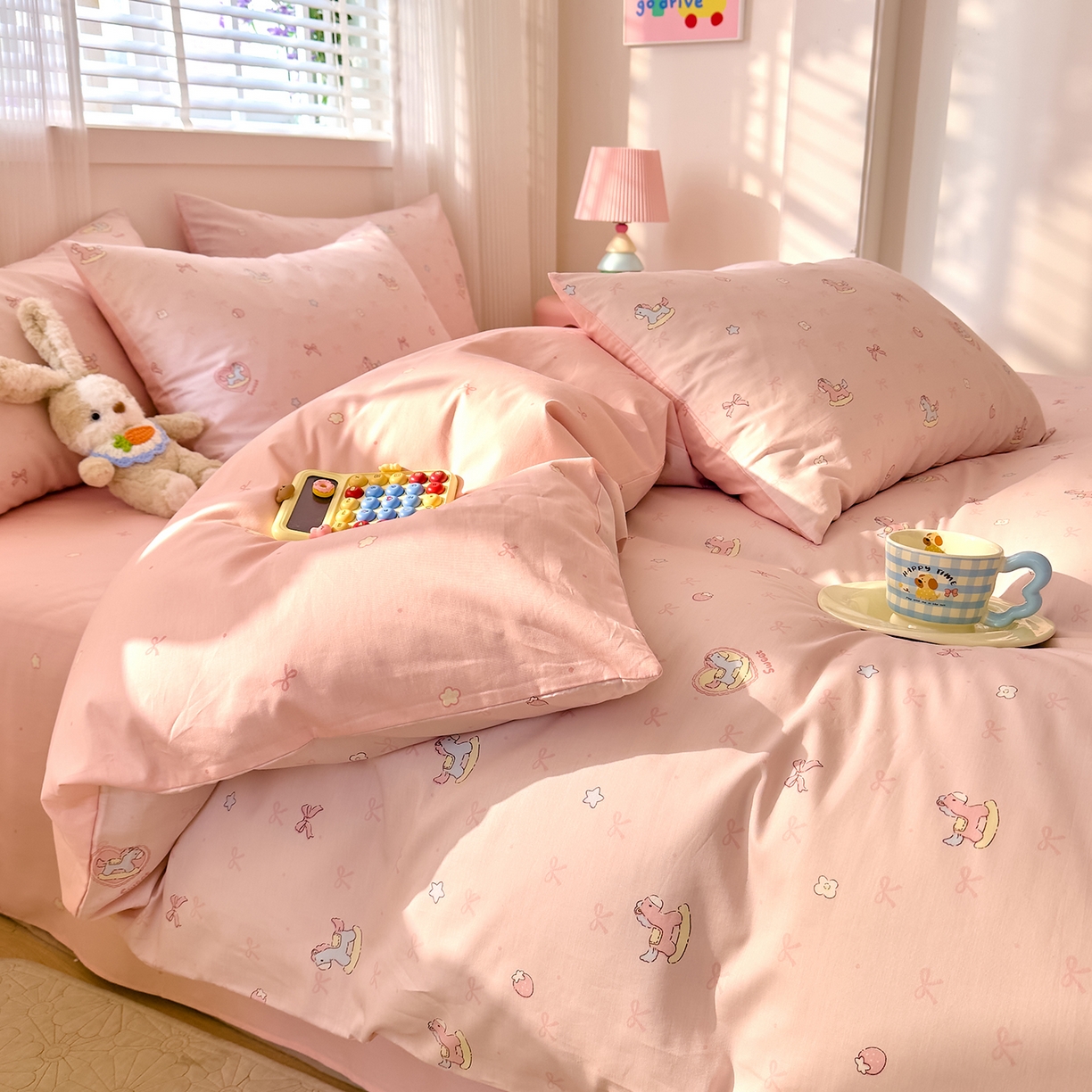 91家纺网 家纺一手货源 找家纺 DoDo 兜兜 2026春夏新款全棉纯棉可爱卡通四件套 草莓小马-粉