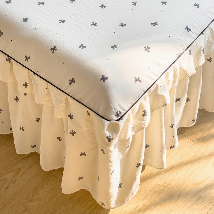 91家纺网 家纺一手货源 找家纺 优家居 2026新款精仿棉夹棉床裙三件套水洗棉韩版公主风花边床裙直播外贸定制 情人节