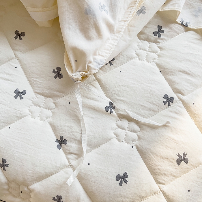 91家纺网 家纺一手货源 找家纺 优家居 2026新款精仿棉夹棉床裙三件套水洗棉韩版公主风花边床裙直播外贸定制 情人节