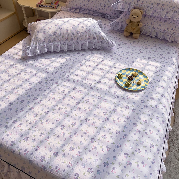 91家纺网 家纺一手货源 找家纺 优家居 2026新款精仿棉夹棉床裙三件套水洗棉韩版公主风花边床裙直播外贸定制 情意绵绵