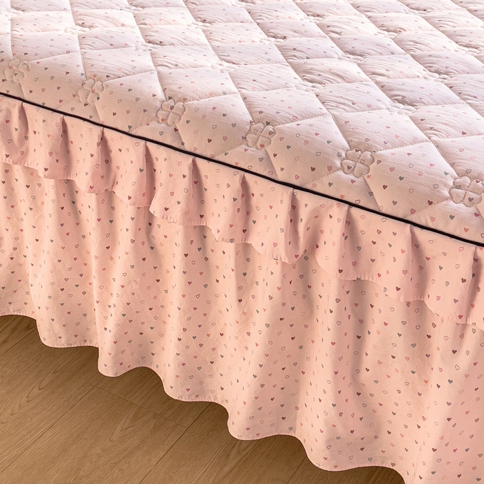 91家纺网 家纺一手货源 找家纺 优家居 2026新款精仿棉夹棉床裙三件套水洗棉韩版公主风花边床裙直播外贸定制 丝丝心动