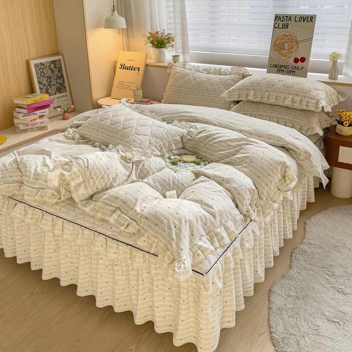 91家纺网 家纺一手货源 找家纺 优家居 2026新款精仿棉夹棉床裙三件套水洗棉韩版公主风花边床裙直播外贸定制 北岛之恋