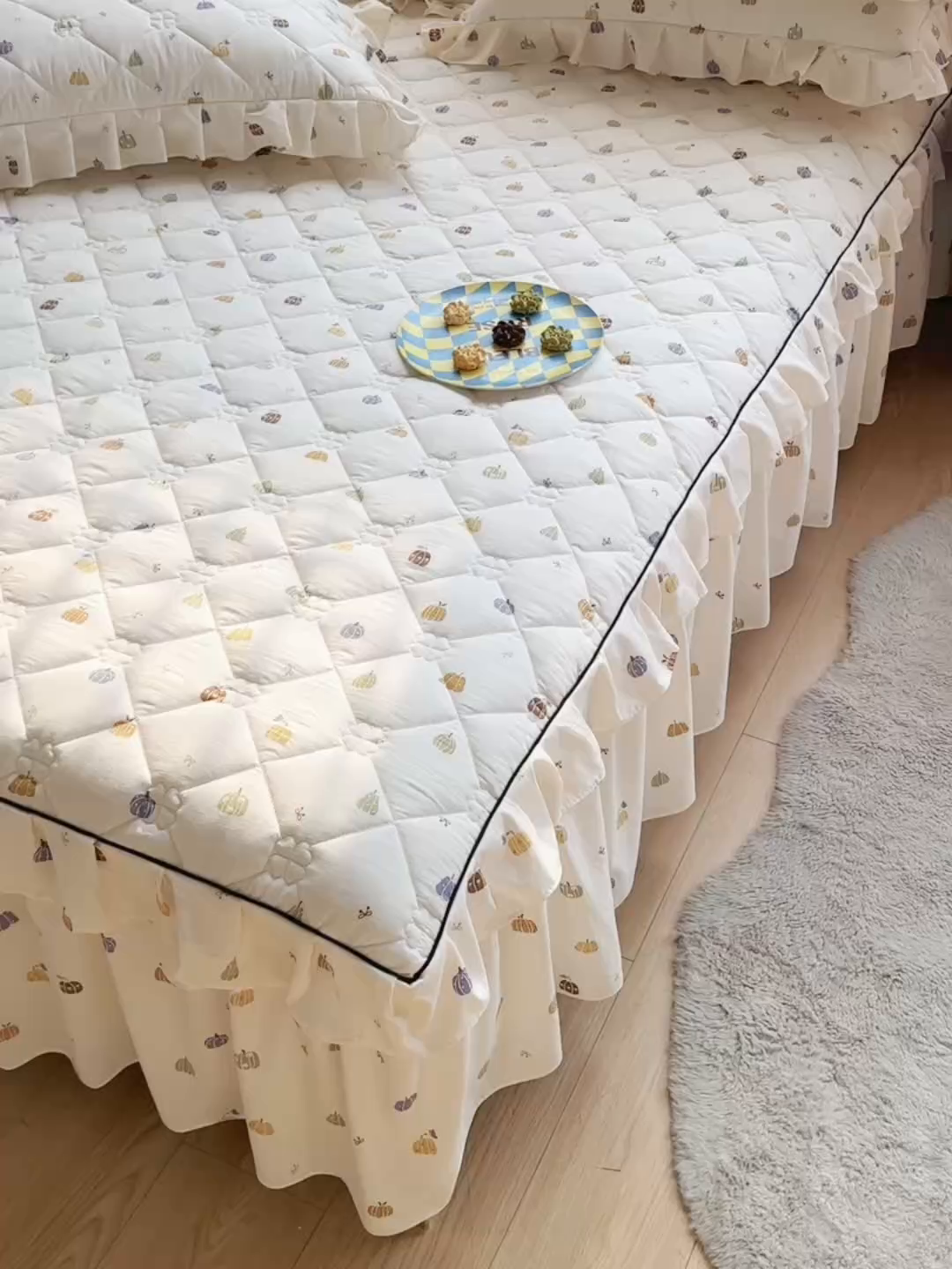 91家纺网 家纺一手货源 找家纺 优家居工厂店 2026新款精仿棉夹棉床裙四件套水洗棉韩版公主风花边床裙被套直播外贸定制 贝贝南瓜