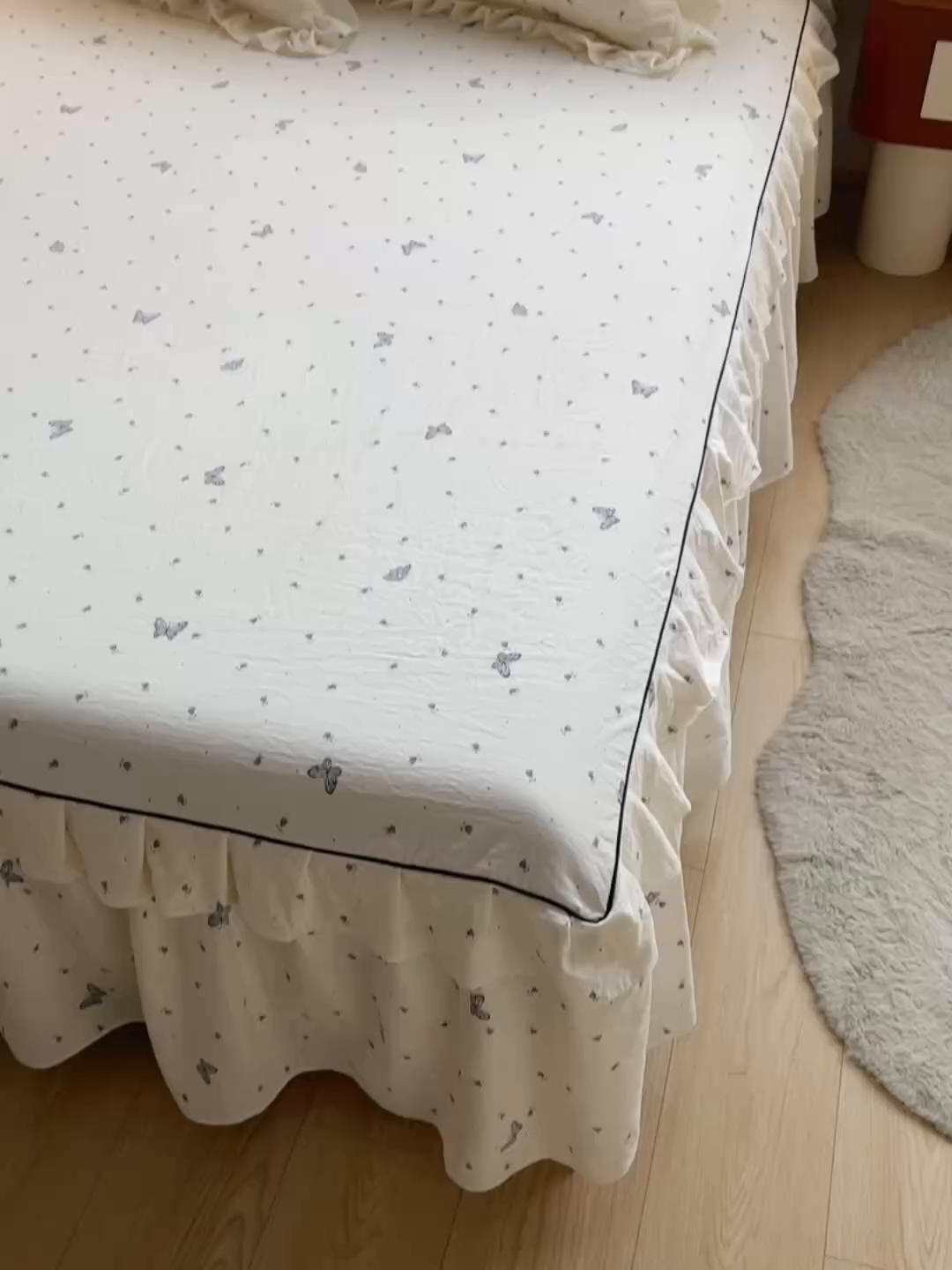 91家纺网 家纺一手货源 找家纺 优家居工厂店 2026新款精仿棉夹棉床裙四件套水洗棉韩版公主风花边床裙被套直播外贸定制 蝶舞翩翩