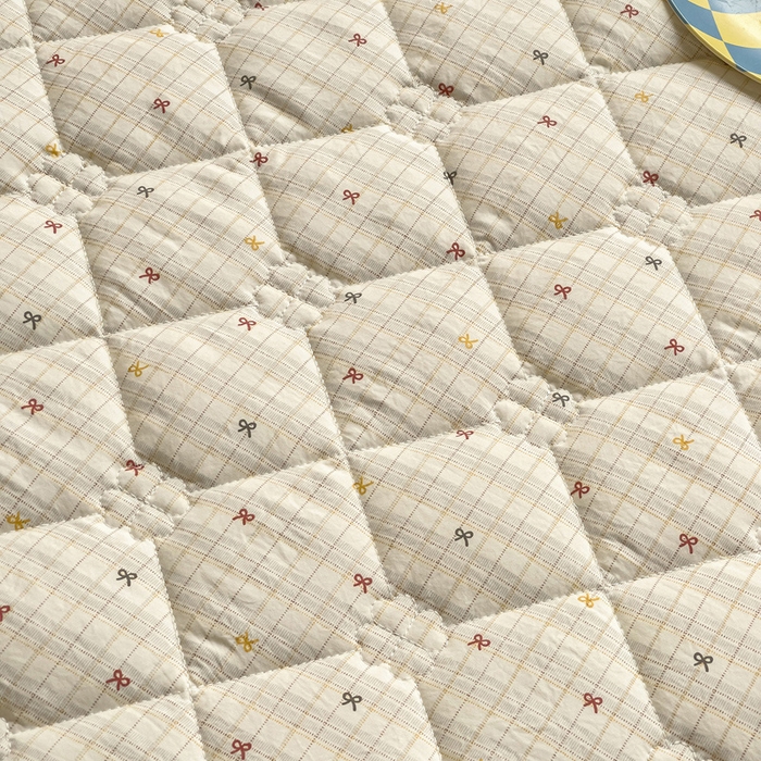 91家纺网 家纺一手货源 找家纺 优家居工厂店 2026新款精仿棉夹棉床裙四件套水洗棉韩版公主风花边床裙被套直播外贸定制 北岛之恋