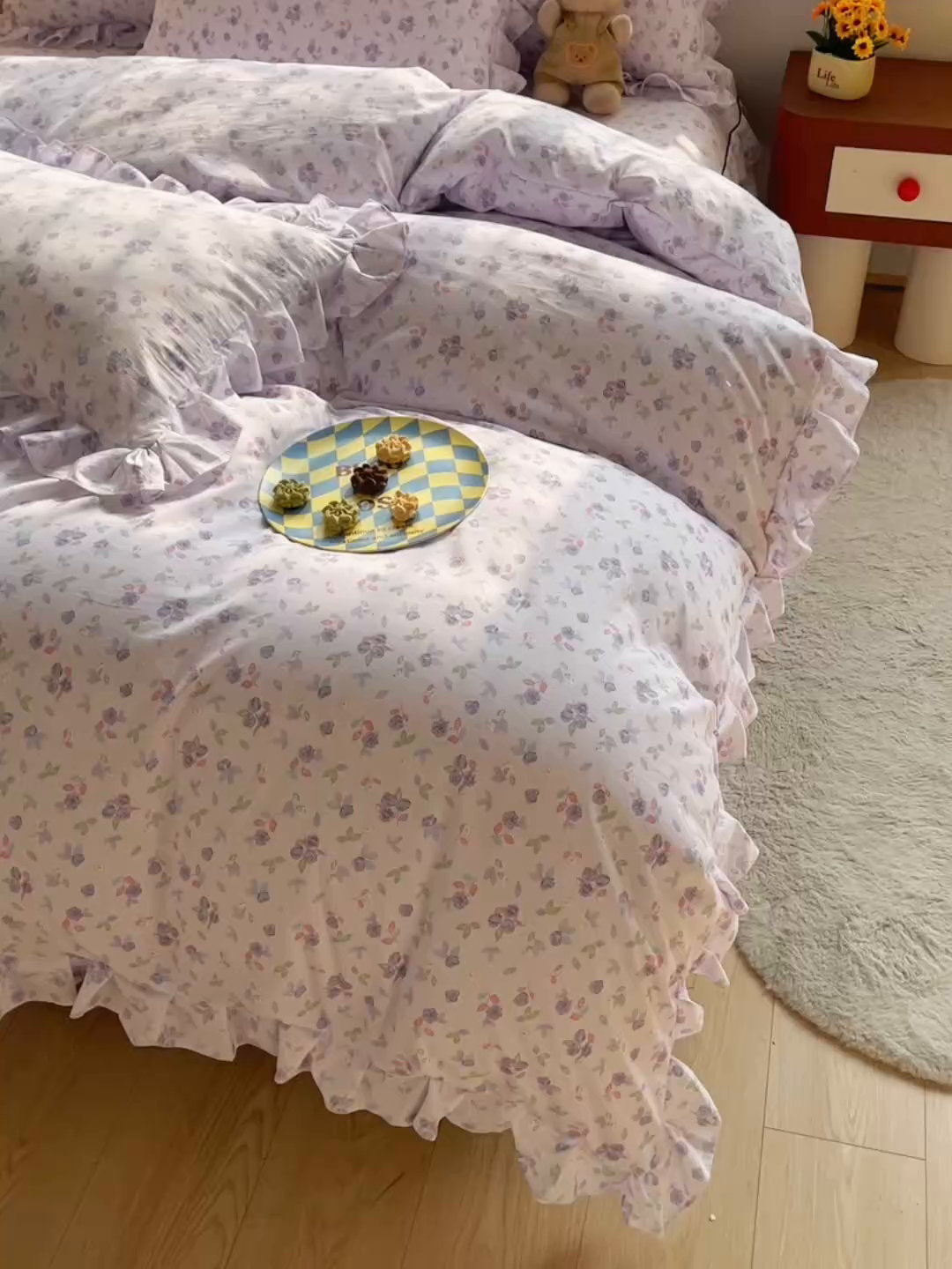 91家纺网 家纺一手货源 找家纺 优家居工厂店 2026新款精仿棉床裙四件套水洗棉韩版公主风花边床裙单被套直播外贸定制 情意绵绵