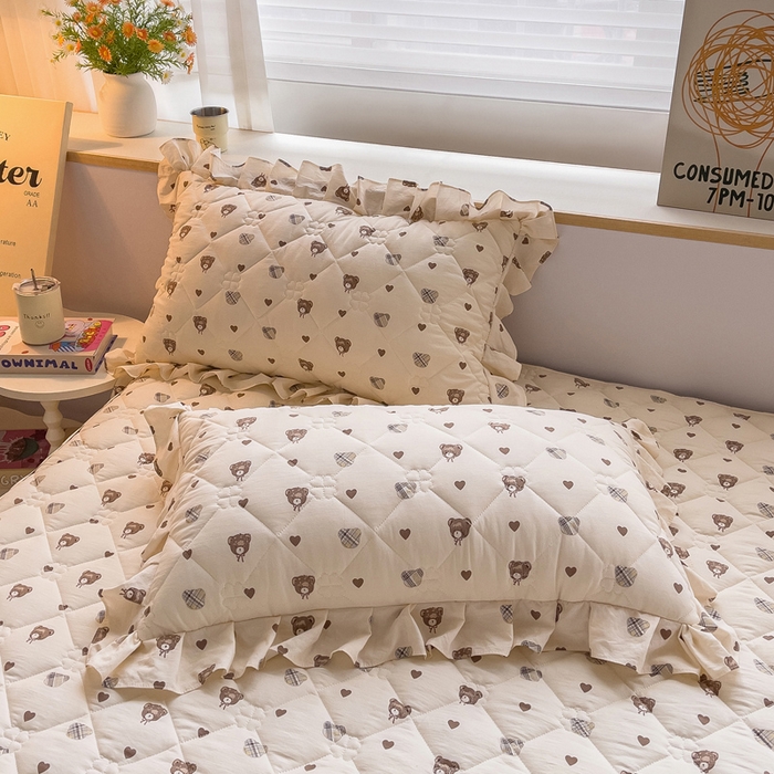 91家纺网 家纺一手货源 找家纺 优家居工厂店 2026新款精仿棉床裙四件套水洗棉韩版公主风花边床裙单被套直播外贸定制 爱心熊