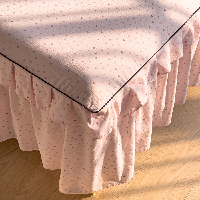 91家纺网 家纺一手货源 找家纺 优家居工厂店 2026新款精仿棉床裙三件套水洗棉韩版公主风花边床裙直播外贸定制 丝丝心动