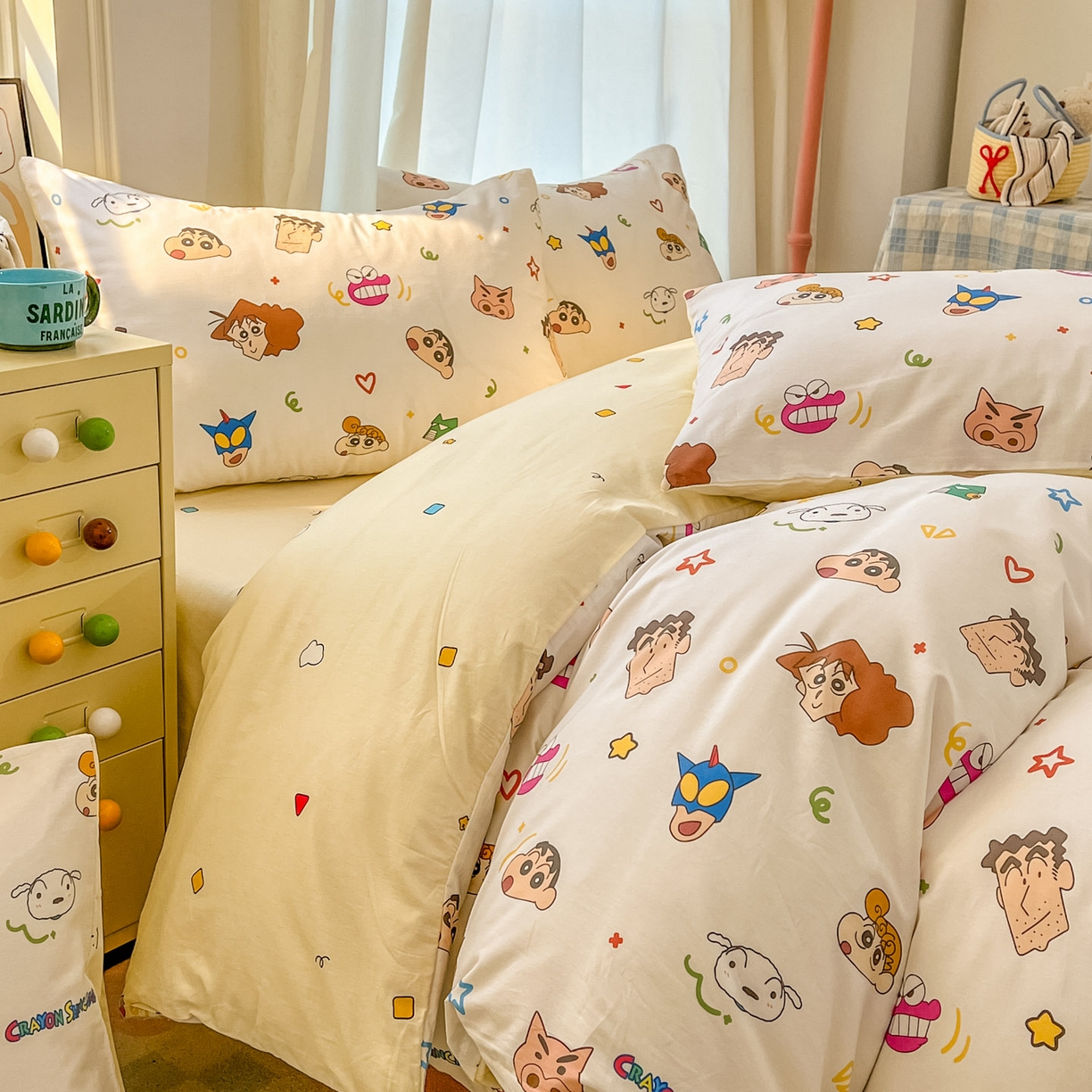 91家纺网 家纺一手货源 找家纺 浩诚 2026新款蜡笔小新正版授权全棉卡通四件套 小新家族