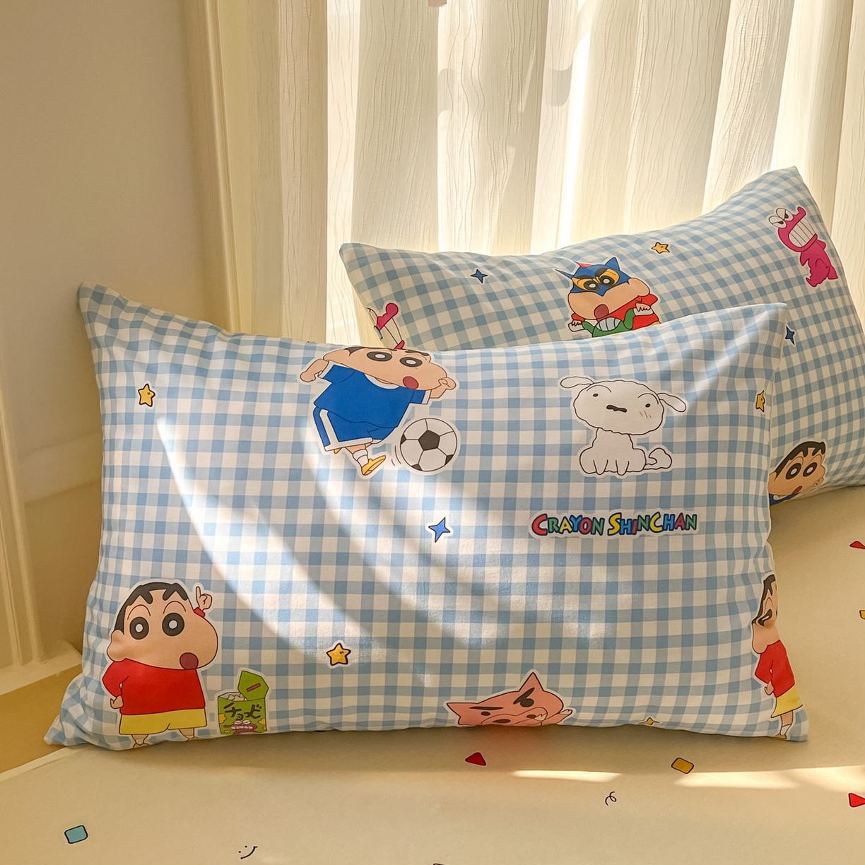 91家纺网 家纺一手货源 找家纺 浩诚 2026新款蜡笔小新正版授权全棉卡通四件套 蓝格小新