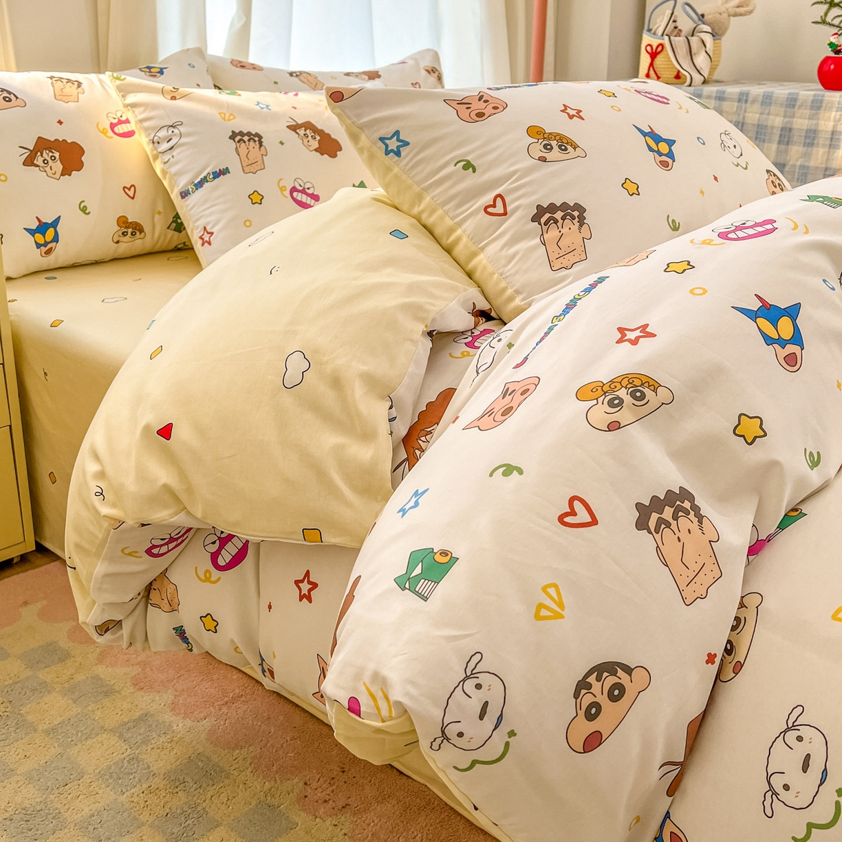 91家纺网 家纺一手货源 找家纺 浩诚 2026新款蜡笔小新正版授权全棉卡通四件套 小新家族