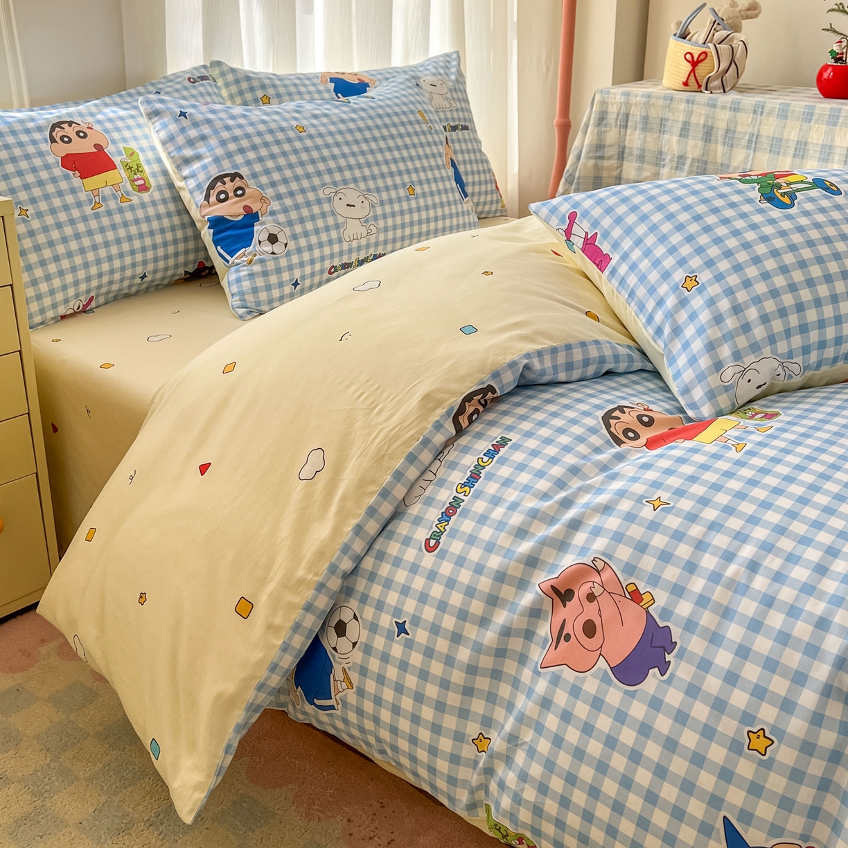 91家纺网 家纺一手货源 找家纺 浩诚 2026新款蜡笔小新正版授权全棉卡通四件套 蓝格小新