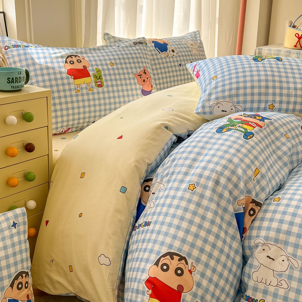 91家纺网 家纺一手货源 找家纺 浩诚 2026新款蜡笔小新正版授权全棉卡通四件套 蓝格小新