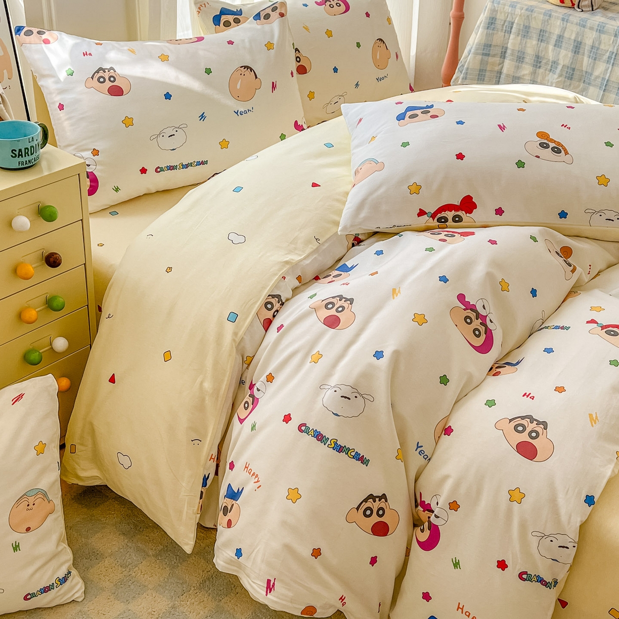 91家纺网 家纺一手货源 找家纺 浩诚 2026新款蜡笔小新正版授权全棉卡通四件套 小新伙伴