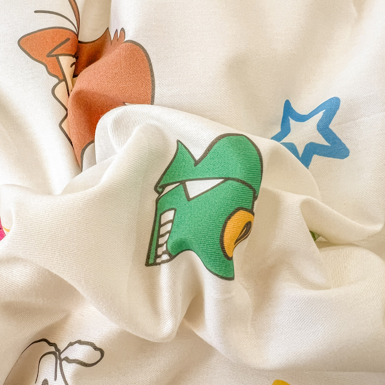 91家纺网 家纺一手货源 找家纺 浩诚 2026新款蜡笔小新正版授权全棉卡通四件套 小新家族