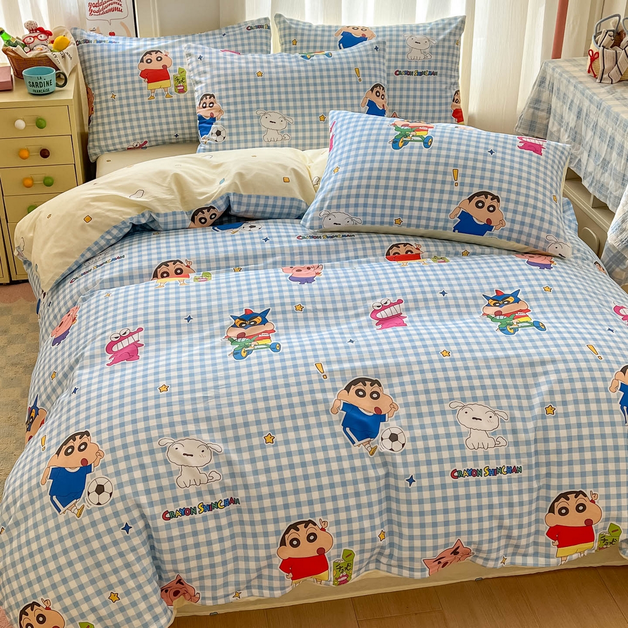 91家纺网 家纺一手货源 找家纺 浩诚 2026新款蜡笔小新正版授权全棉卡通四件套 蓝格小新