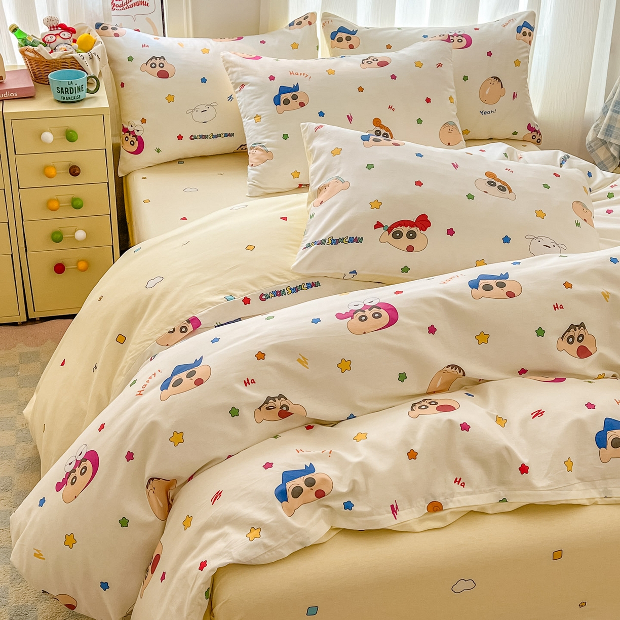 91家纺网 家纺一手货源 找家纺 浩诚 2026新款蜡笔小新正版授权全棉卡通四件套 小新伙伴